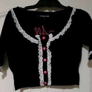 SOURPUSS CROP TOP BUTTON DOWN LACE TRIM “ALL DOLLED UP” M